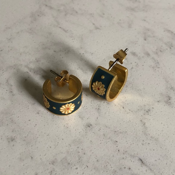 Madewell Jewelry - Madewell Daisy Delight Enamel Small Hoop Earrings